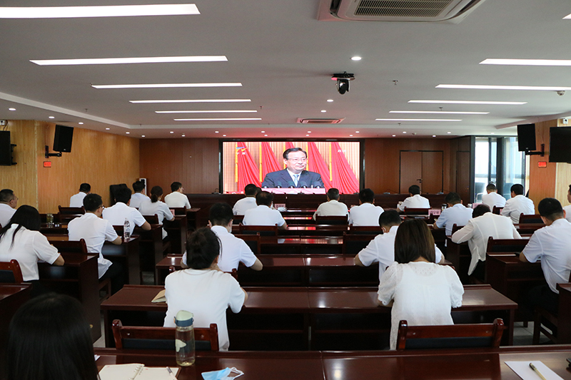 1.寧夏建投黨委組織領(lǐng)導(dǎo)班子成員、中層干部、機(jī)關(guān)全體黨員集中收看自治區(qū)第十三次黨代會開幕大會直播實(shí)況.JPG